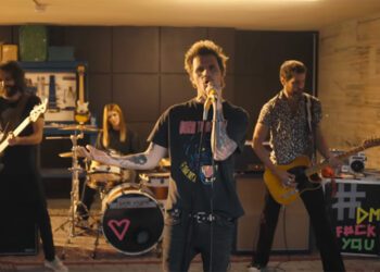 En el videoclip del tema 'El último día de nuestras vidas' / FOTO: Youtube