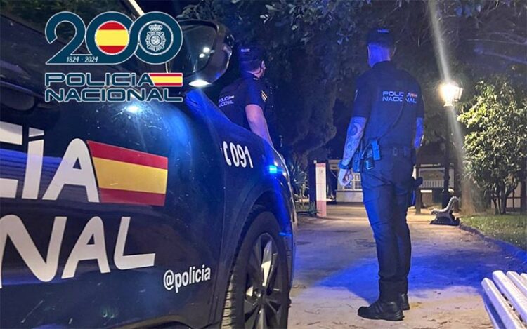 Varios de los agentes actuantes en el Parque Genovés / FOTO: Policía Nacional