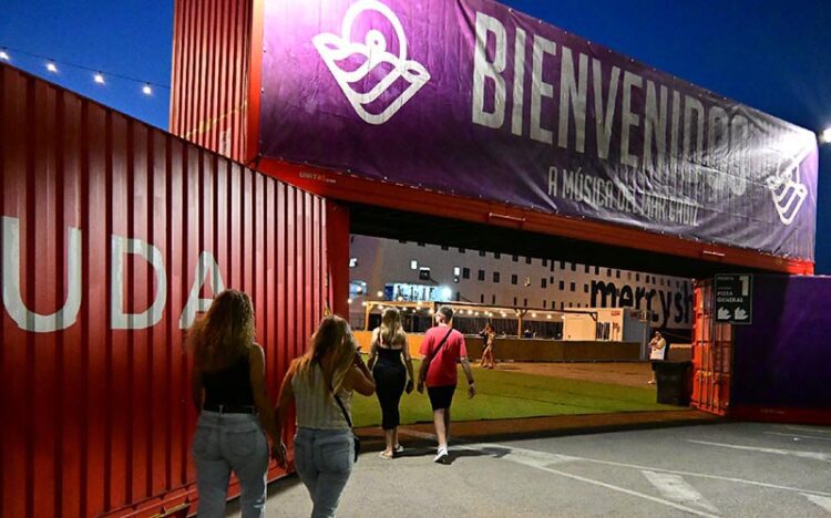 Acceso a los conciertos del muelle gaditano / FOTO: Eulogio García