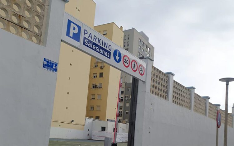 La entrada eventual al parking en el patio del cole / FOTO: Ustea