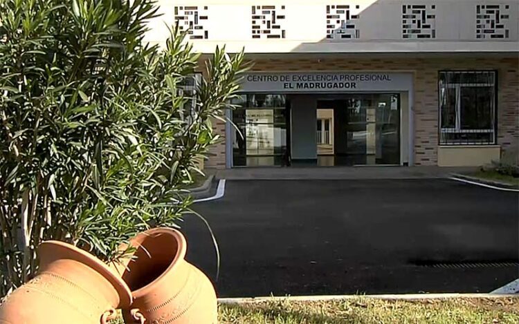 Entrada al infrautilizado complejo El Madrugador en un video promocional de la Diputación