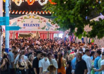 Una de las noches en una de las 'calles' del parque / FOTO: Ayto