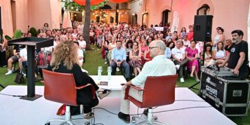 Un momento de la charla inaugural con Gioconda Belli / FOTO: Eulogio García