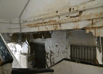 Estado de la escalera de la finca de Javier de Burgos / FOTO: Eulogio García
