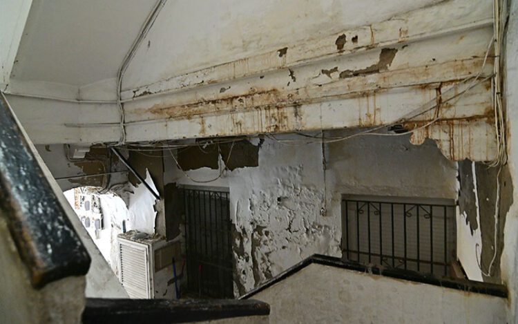 Estado de la escalera de la finca de Javier de Burgos / FOTO: Eulogio García