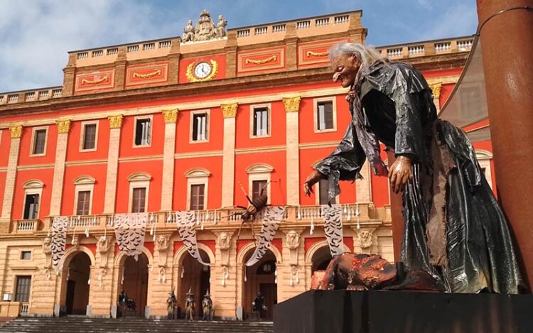 Detalle de la plaza del Rey en Halloween 2024 / FOTO: DBC