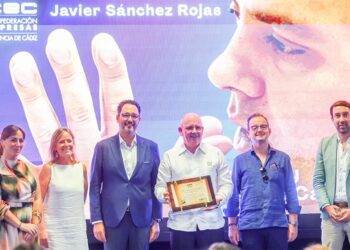 Como en todo homenaje no faltó la placa / FOTO: CEC