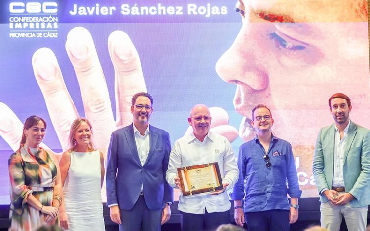 Como en todo homenaje no faltó la placa / FOTO: CEC