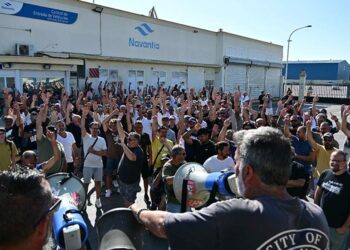 Una de las últimas asambleas de trabajadores a las puertas de Navantia Cádiz / FOTO: Eulogio García