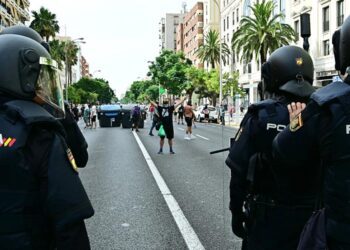 Incidentes en la avenida durante los primeros días de huelga / FOTO: Eulogio García