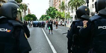 Incidentes en la avenida durante los primeros días de huelga / FOTO: Eulogio García