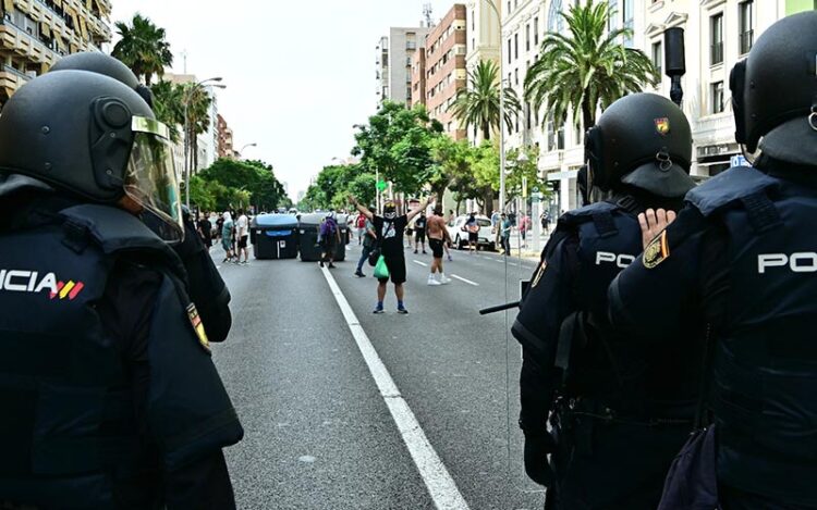Incidentes en la avenida durante los primeros días de huelga / FOTO: Eulogio García