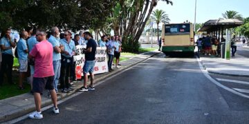 Protesta de trabajadores en la parada de la plaza de España / FOTO: Eulogio García