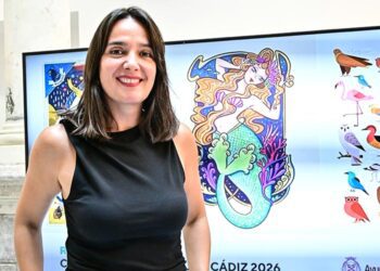 Jove posando con algunos de sus trabajos / FOTO: Eulogio García