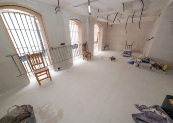 Una de las estancias del albergue municipal a medio reformar / FOTO: Ayto.