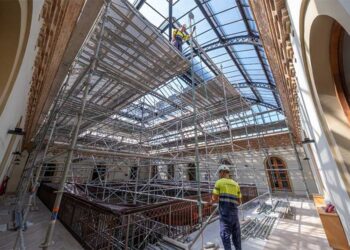 Andamiaje interior para trabajar en la montera / FOTO: Ayto.