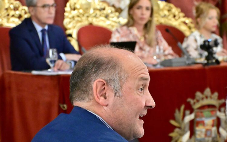 Ortiz interviniendo en un pasado pleno / FOTO: Eulogio García