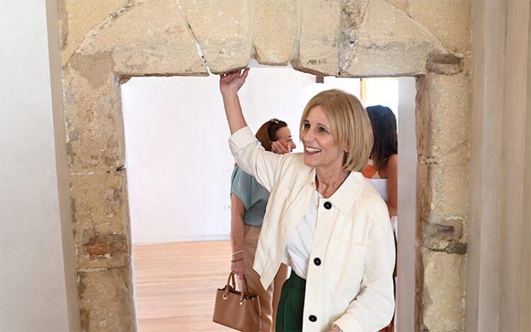 La alcaldesa feliz con las primeras obras / FOTO: Ayto.