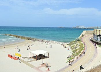 Santa María del Mar a primera hora / FOTO: Eulogio García