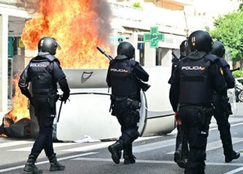 Tratando de controlar el caos de aquel miércoles 18 de junio / FOTO: Eulogio García