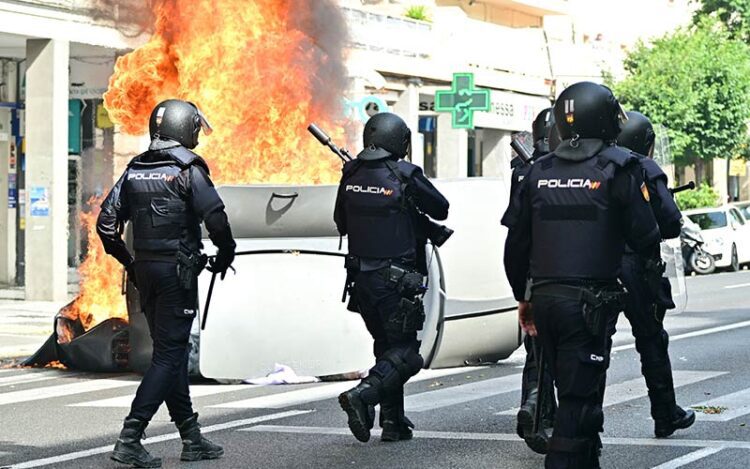 Tratando de controlar el caos de aquel miércoles 18 de junio / FOTO: Eulogio García