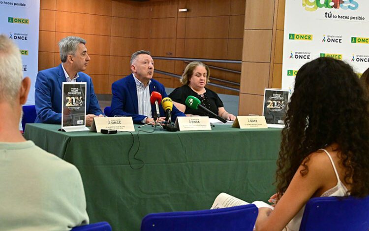Presentando los datos del informe anual en la sede de la ONCE en Cádiz / FOTO: Eulogio García