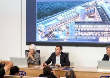 La presidenta de la APBC y el alcalde respaldando a los promotores / FOTO: Eulogio García