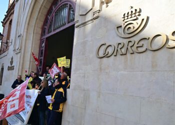 Una concentración de carteros en Cádiz en 2024 / FOTO: Eulogio García