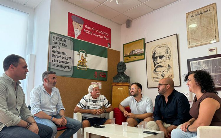Reunión entre socialistas en la Casa del Puerto / FOTO: PSOE
