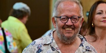 Téllez pillado en la Feria del Libro de Cádiz / FOTO: Eulogio García