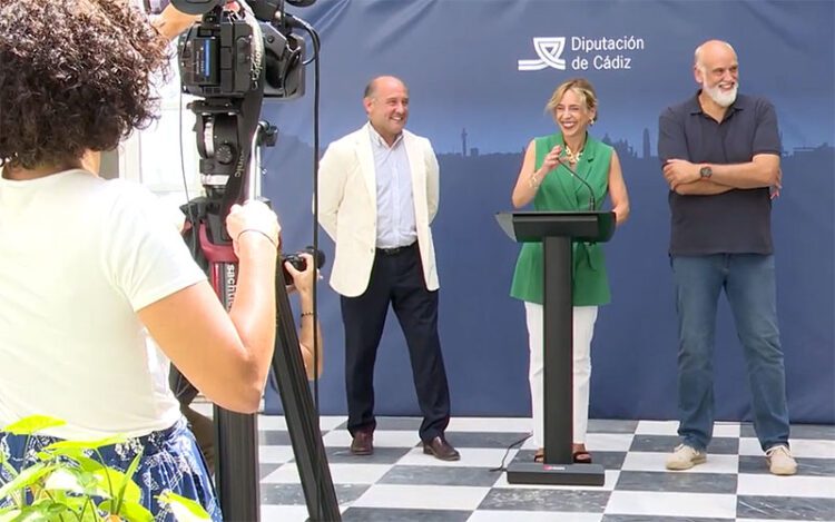 Risas previas a la rueda de prensa de reconciliación / FOTO: Diputación