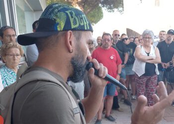 Una de las intervenciones durante la asamblea vecinal / FOTO: cedida