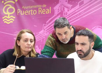 La alcaldesa con su concejal de Adelante en una pasada rueda de prensa / FOTO: Ayto.