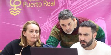 La alcaldesa con su concejal de Adelante en una pasada rueda de prensa / FOTO: Ayto.