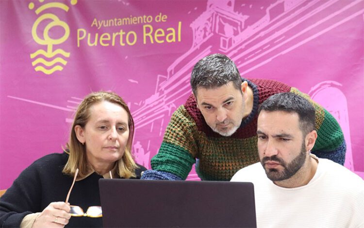 La alcaldesa con su concejal de Adelante en una pasada rueda de prensa / FOTO: Ayto.