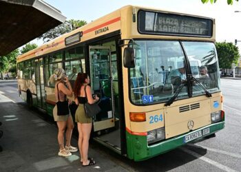 Uno de los autobuses más antiguos de la flota / FOTO: Eulogio García