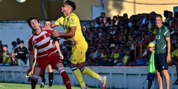 Garitano atento en uno de los amistosos de este verano / FOTO: Eulogio García