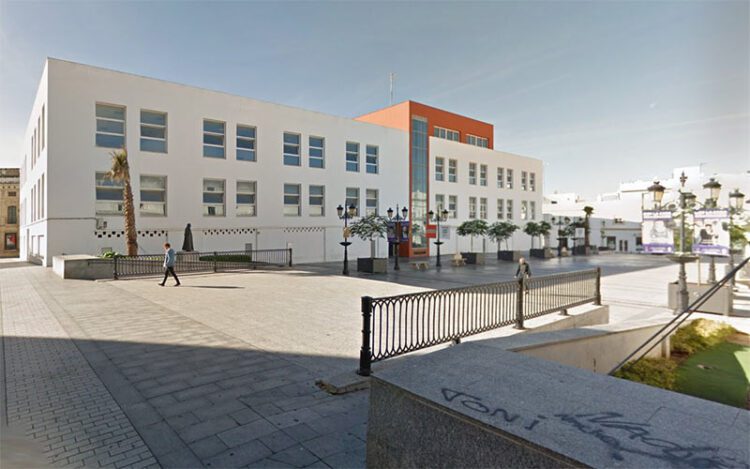 El edificio de la plaza Mayor lleva años esperando un futuro