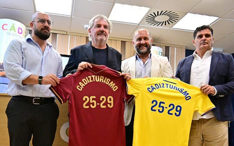 Posado tras la firma del convenio / FOTO: Eulogio García