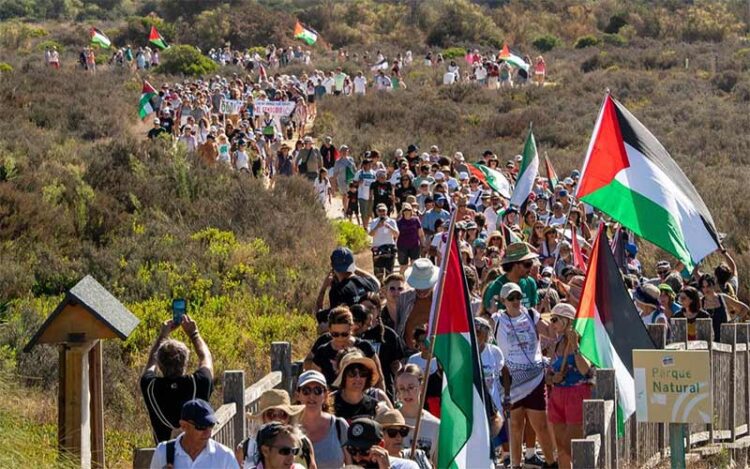 Riada de personas por Los Toruños / FOTO: Ereagafoto