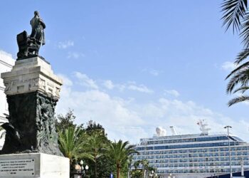 Moret 'pendiente' de cada crucero / FOTO: Eulogio García