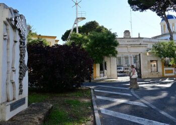 El monumento a las víctimas a las puertas del Hidrográfico / FOTO: Eulogio García