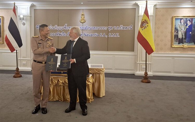 Escenificando la nueva firma en Bangkok / FOTO: Navantia