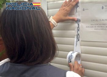 Clausurando el local por orden judicial / FOTO: Policía Nacional