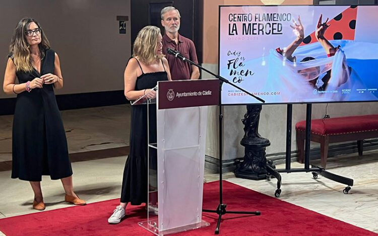 Presentando la programación en el hall del Falla / FOTO: Ereagafoto