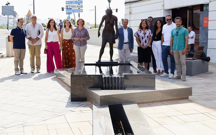 Posado en la renovada plaza / FOTO: Ayto.