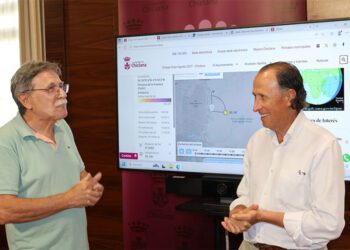 Román presentó la web junto al profesor Antonio Carmona / FOTO: Ayto.