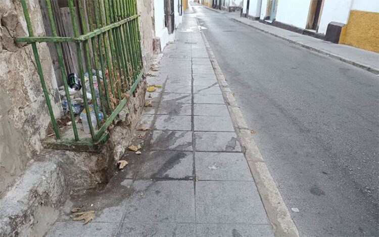 Rincón del centro histórico con suciedad de meses / FOTO: IU