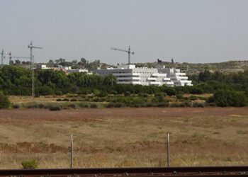Suelos de Vega de los Pérez con El Madrugador al fondo / FOTO: Ecologistas en Acción