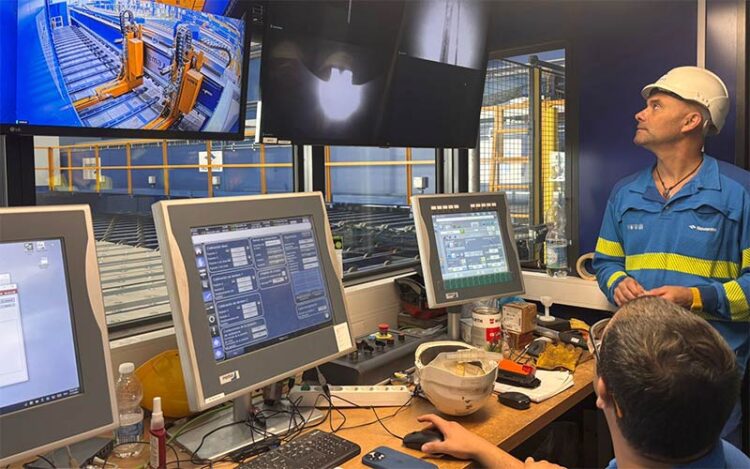 Operando en el flamante y modernizado taller / FOTO: Navantia